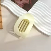 Pince à cheveux plate ovale – Confort et maintien