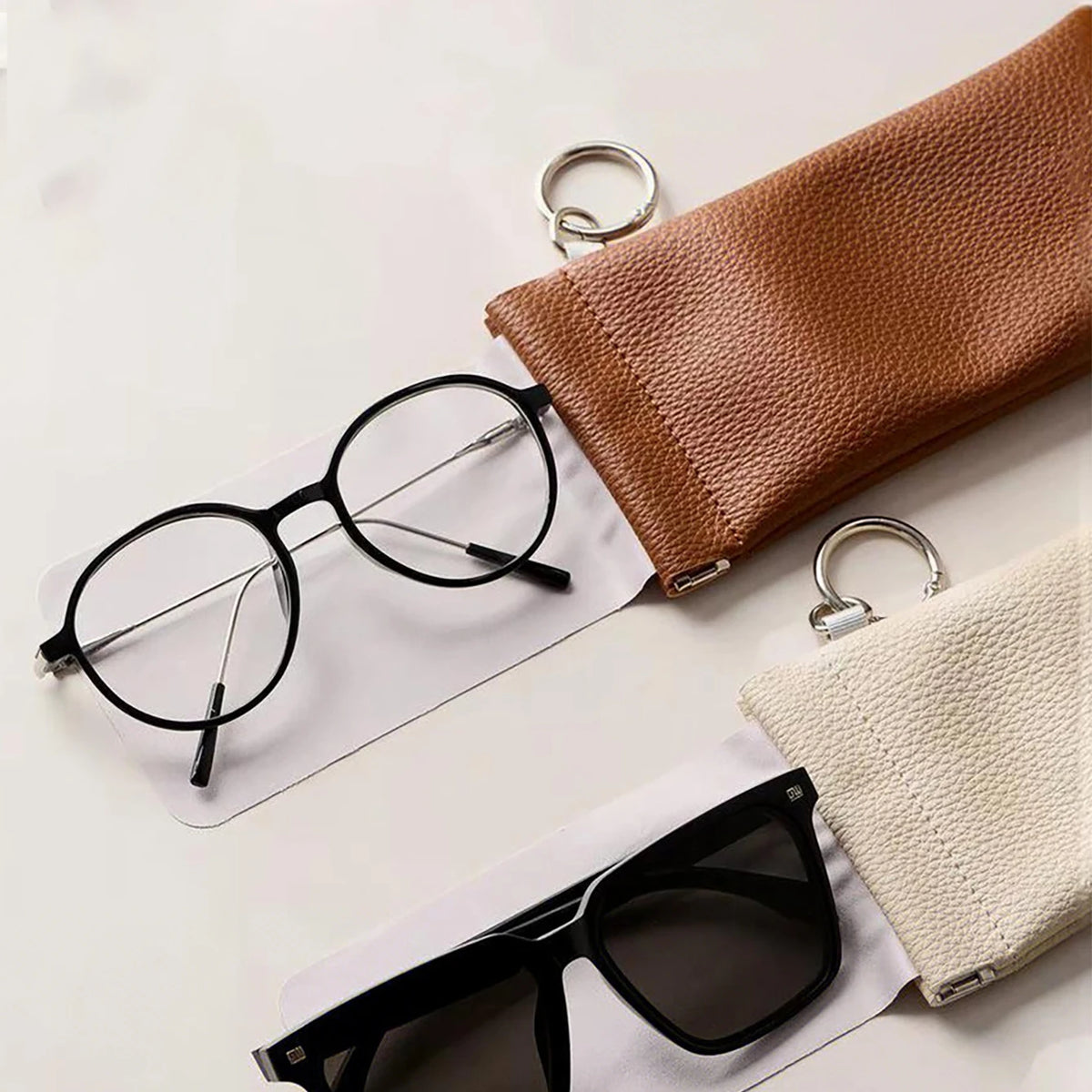 Pochette souple pour lunettes avec porte-clés | ABKANOVA